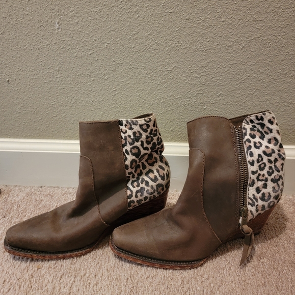 Johnny Ringo leopard print ankle boots - Picture 2 of 5